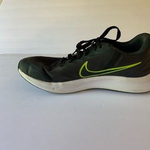 Nike Star Runner Sneakers Size 6 Youth charcoal and lime green